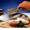 Ecailleur à POISSONS avec récupérateur Scalex WESTMARK