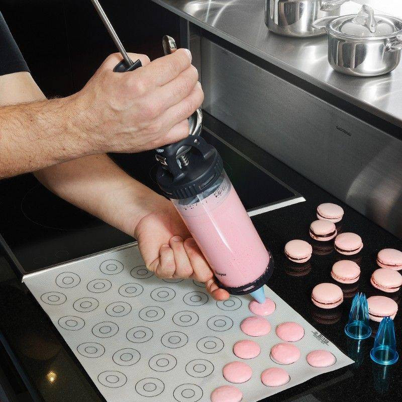 Coffret Le Tube Pro Piston à Pâtisserie + Recharges Et Douilles De Buyer 30037