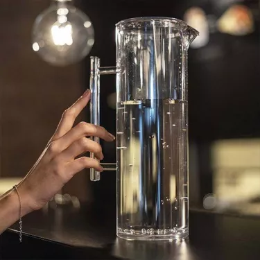 110 Carafe avec couvercle...