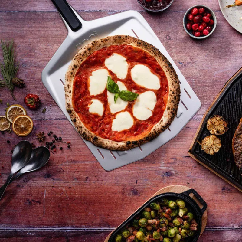 Pelle à Pizza Perforée En Aluminium Anodisé - 30x30 Cm Avec Manche En Silicone - 67 Cm De Long - Pour Four Et Pierre à Pizza